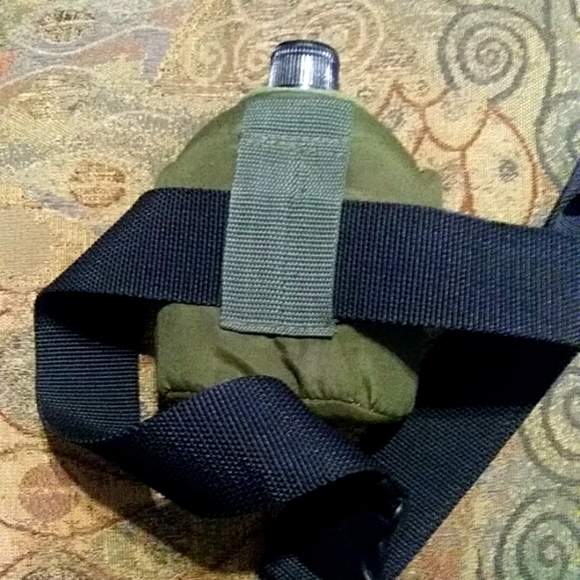 Never used Minelab Canteen W/Belt - Picture 2 of 4